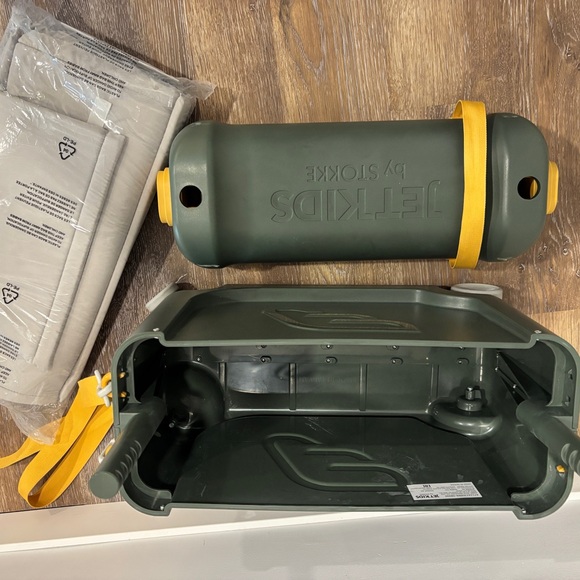 Stokke Green Kids Ride-On Suitcase - Picture 2 of 2